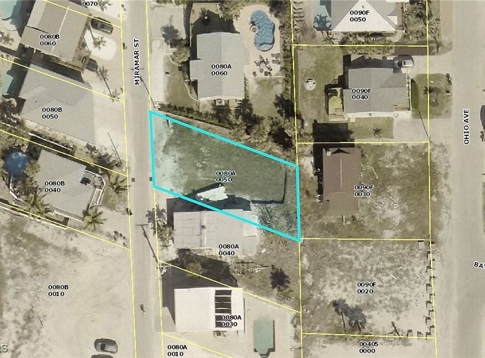 2nd image of 122 Miramar St