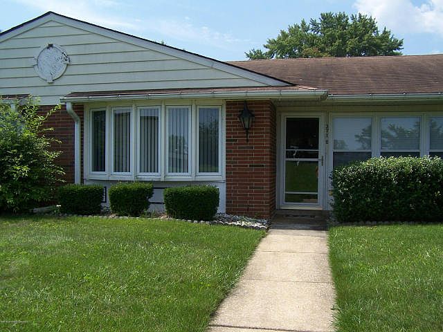 1st image of 371B Portsmouth Dr