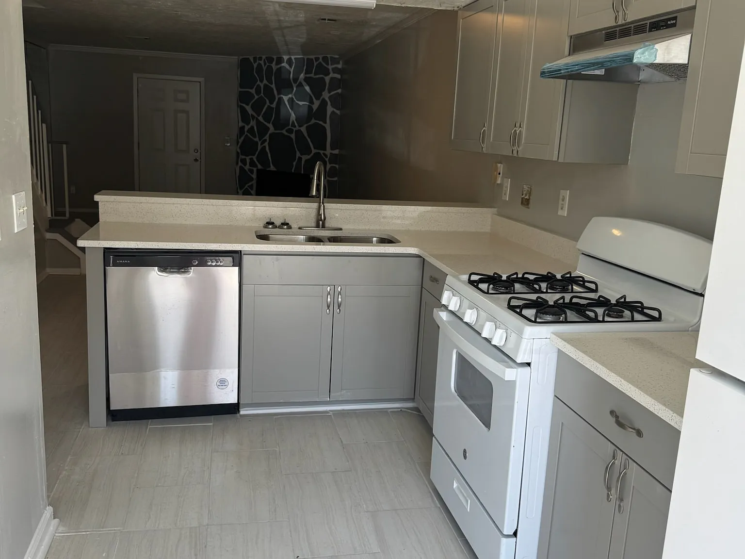 465 Prince Of Wales — Photo 3