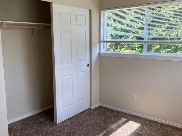 2831 N Oak Harbor Rd, Oak Harbor, WA 98277