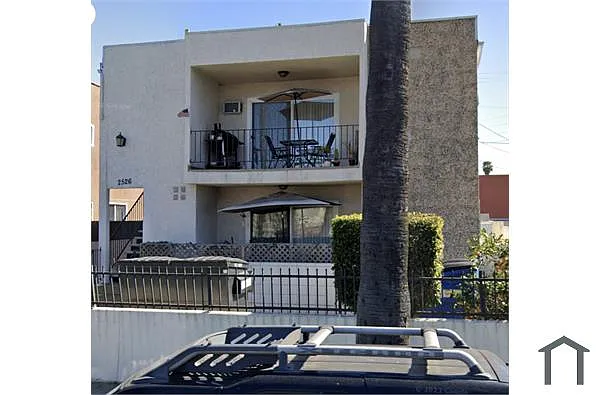 Building Photo - 2526 Hillcrest Dr #5