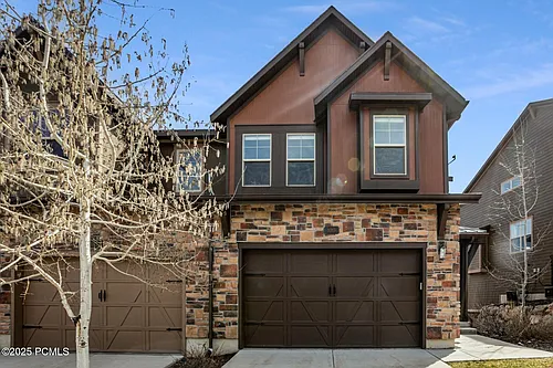 1018 W Abigail Dr Photo 1