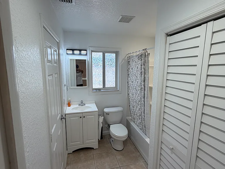 2 nd bath with laundry