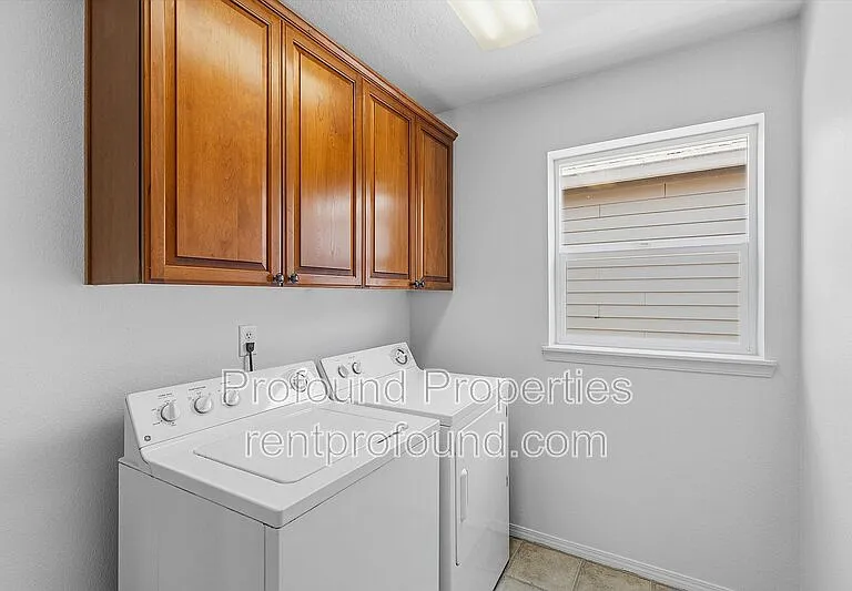 1140 SE Tamango St — Photo 33