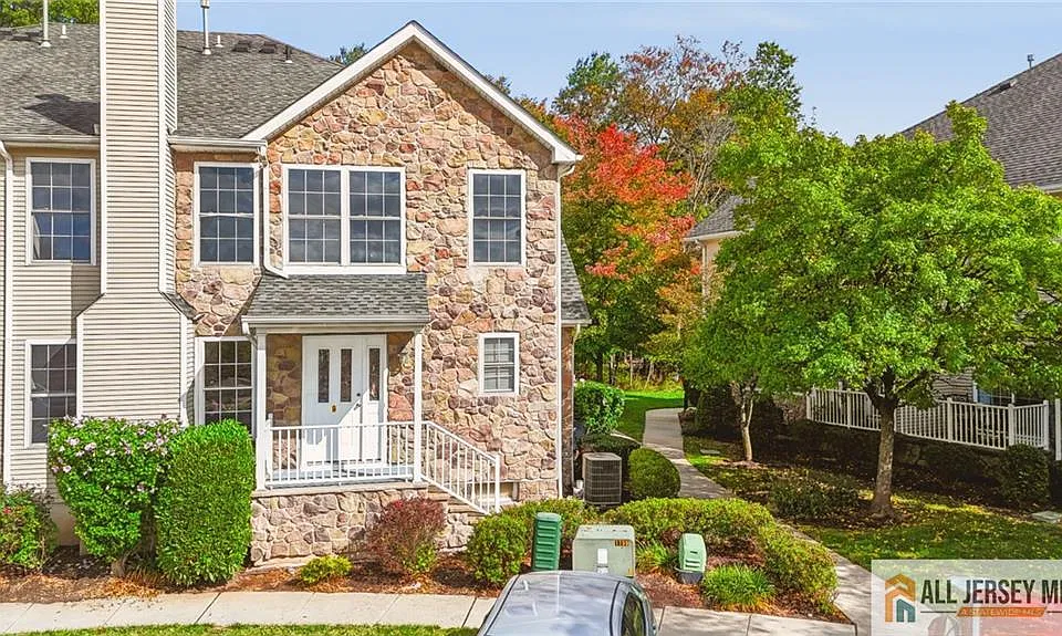 9 Lackland Ave #9
