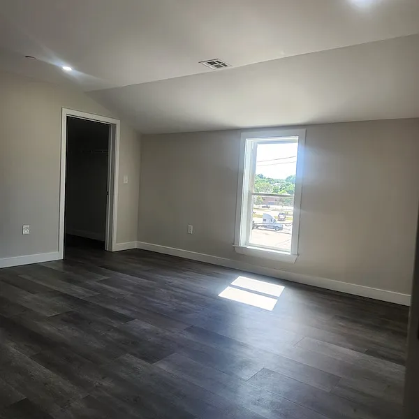 3 bed, $2,200 — Photo 4