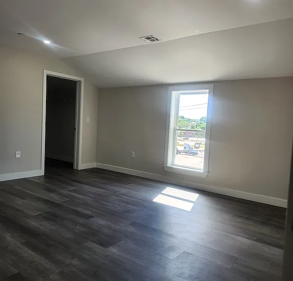 880 Main St #3 — Photo 4