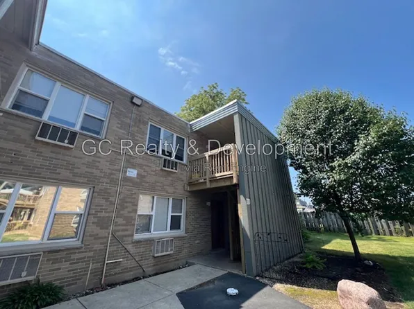 233 Uteg St APT 5, Crystal Lake, IL 60014