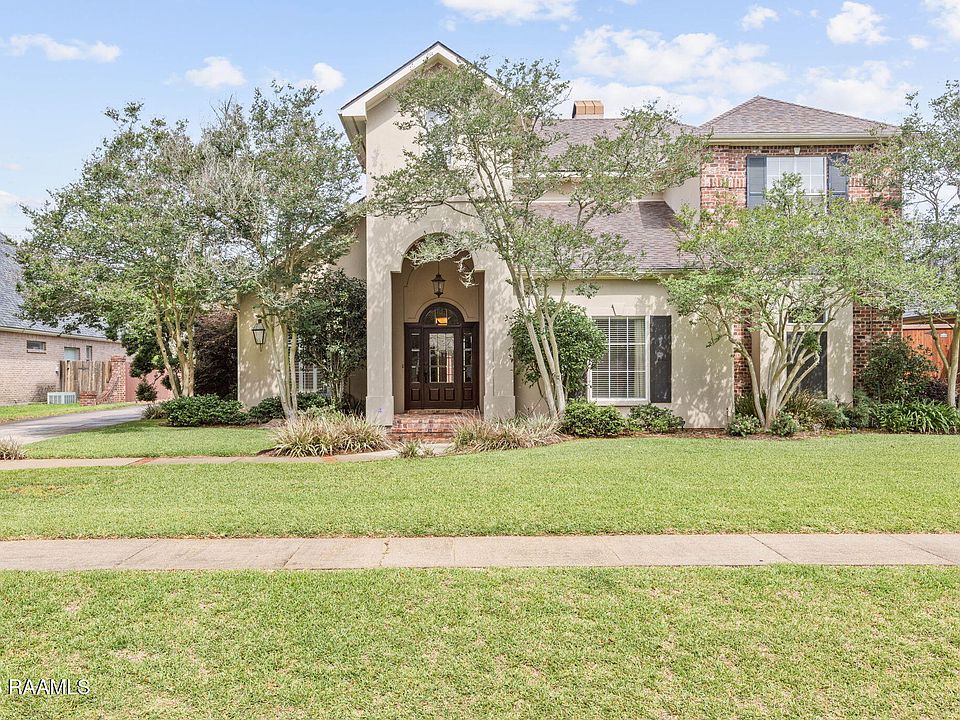 1st image of 102 Plainfield Cir