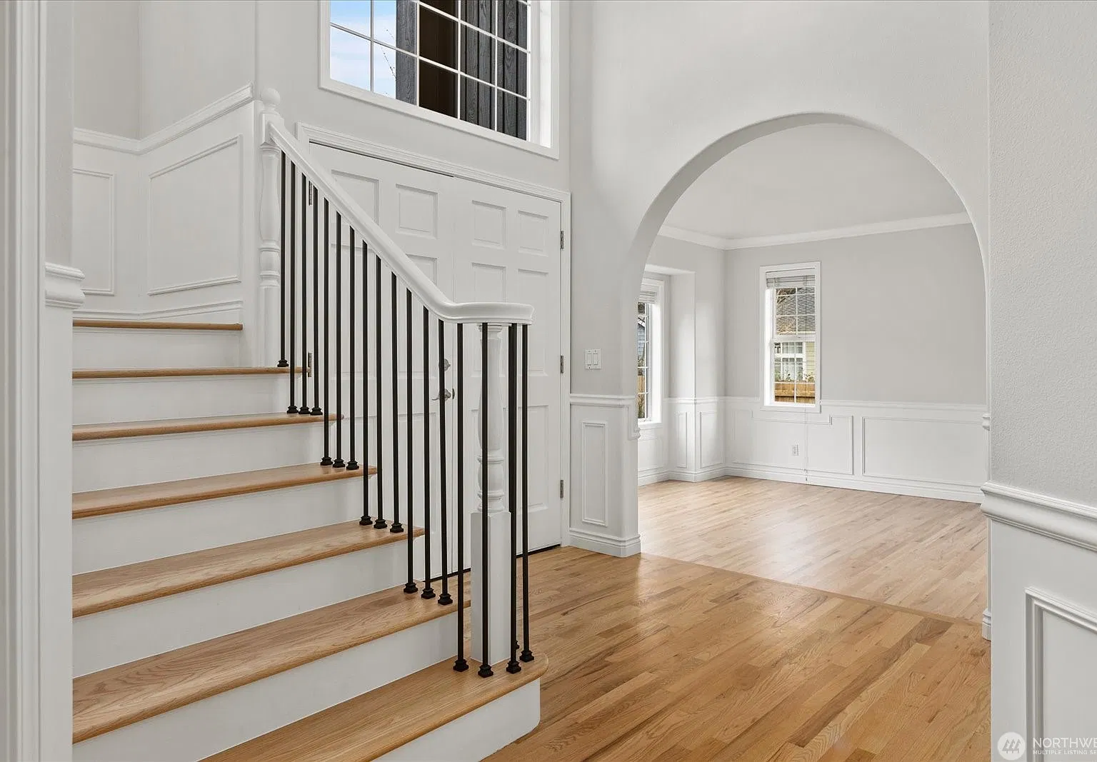 3 bed, 1920 sqft, $3,995 — Photo 3