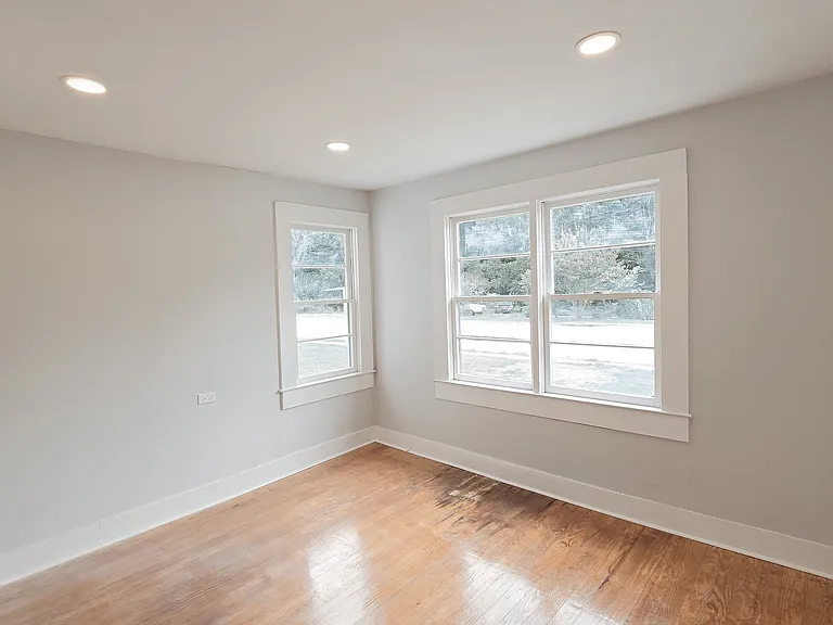 338 S Locust Ave — Photo 14