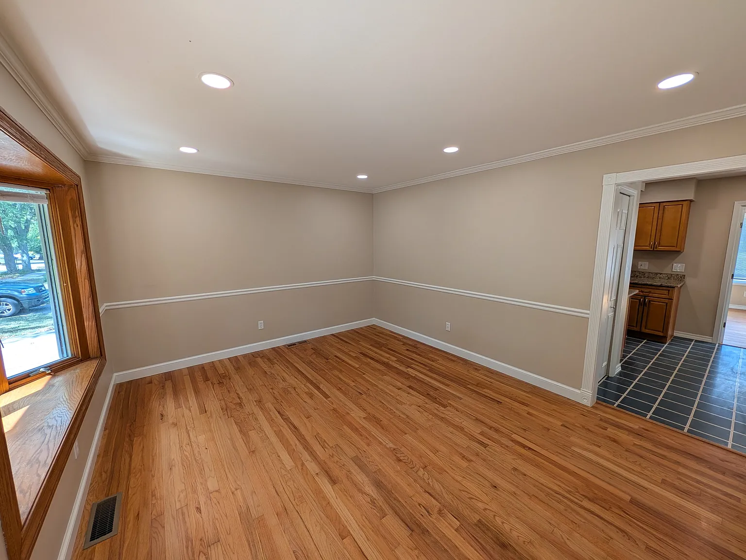 3315 Fernwood Ave — Photo 2