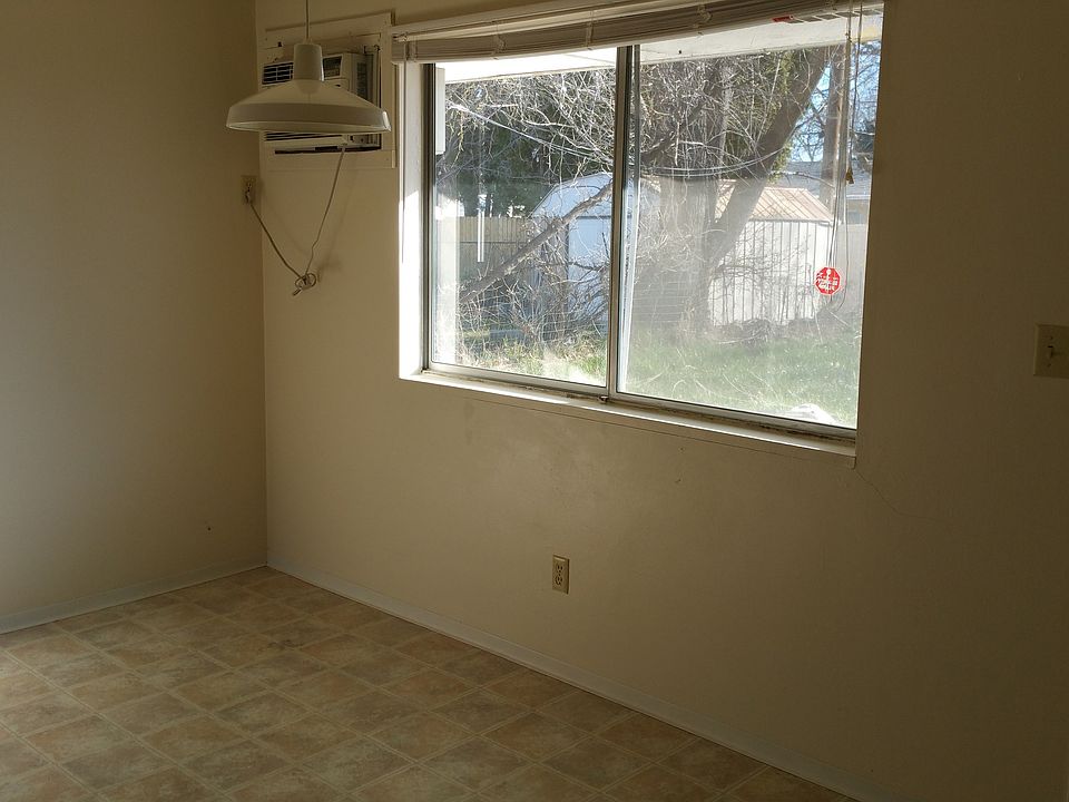 Dining room/eat in kitchen