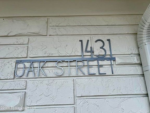 4th image of 1431 Oak St APT 10