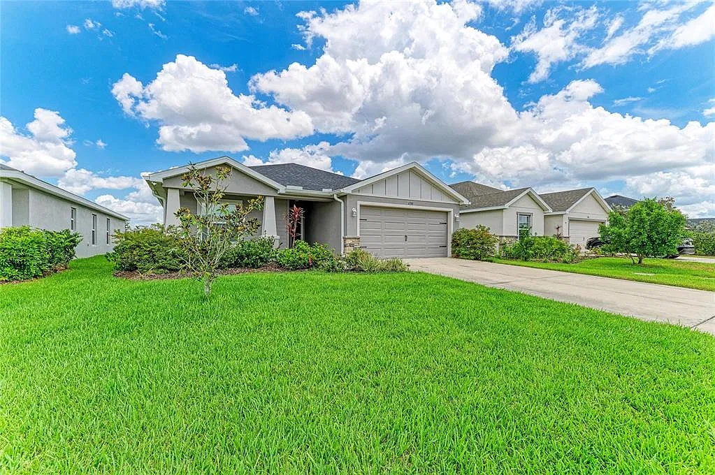 4 bed, 2.0 bath, 1705 sqft, $2,600 — Photo 2