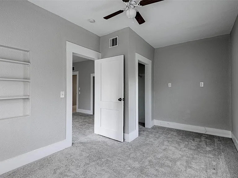 200 W Caroline St #A — Photo 22