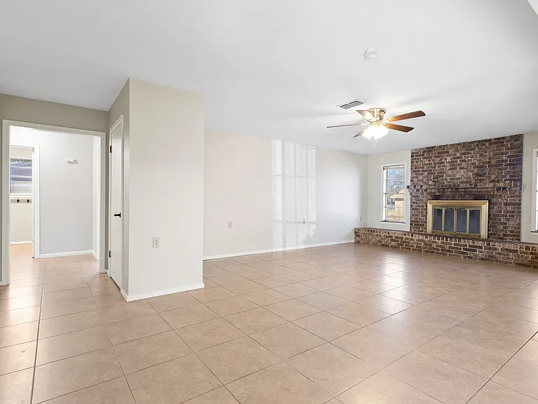 1206 Anetta St — Photo 2