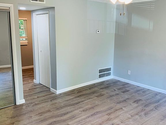 4th image of 922 Western Ave #3