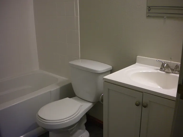 301 N French St — Photo 9