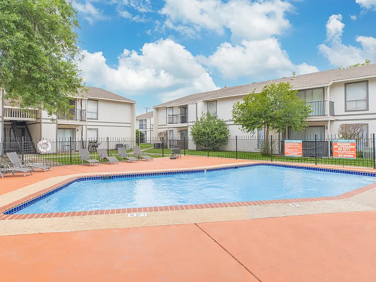 Country Oaks Apartments — Photo 9