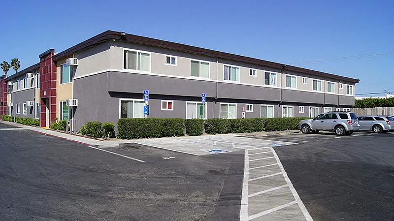 Ethan Terrace — Photo 4