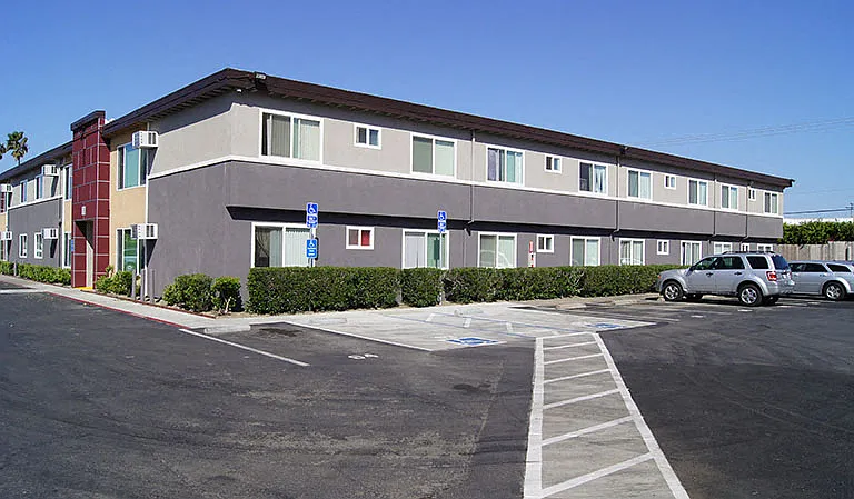 Ethan Terrace — Photo 4