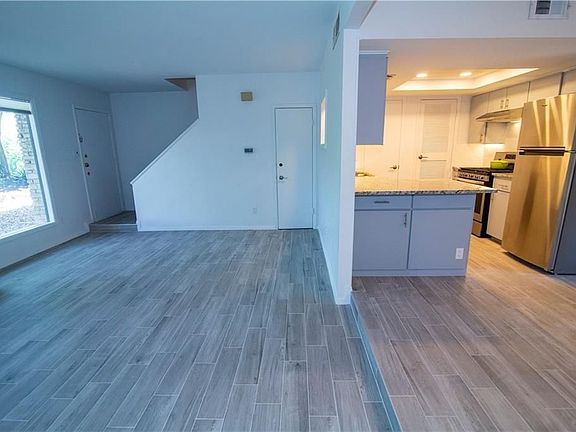 4th image of 3410 S Oak Dr #A