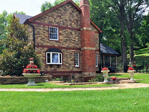 Side / Walkout of Home