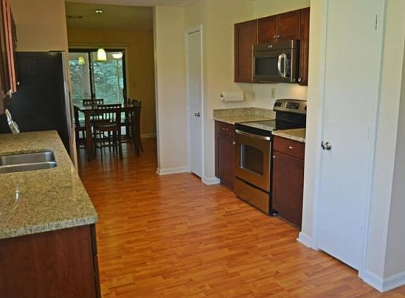 4th image of 1638 Brandon Sq
