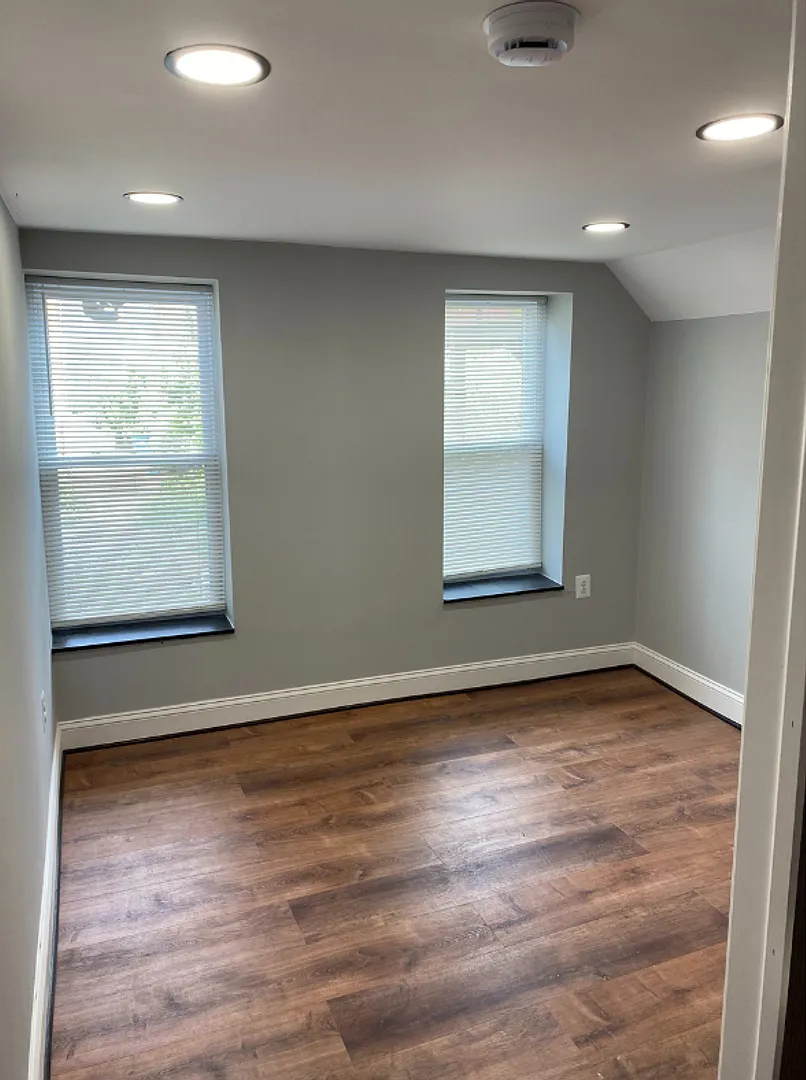 1211 Poplar Grove Street $600 Available (Shared Bath) — Photo 2