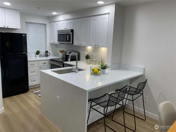 15707 Waynita Way NE APT C102, Bothell, WA 98011