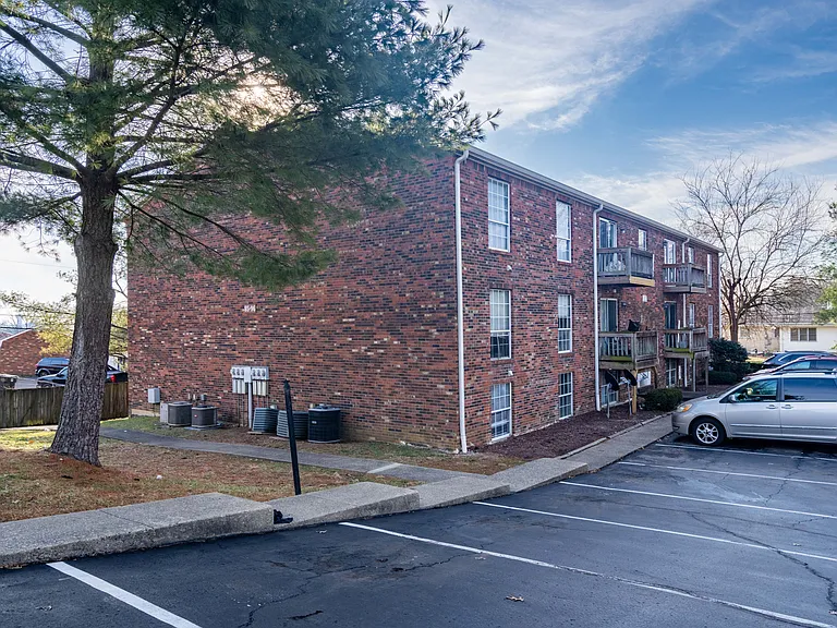 High Park Apartments — Photo 12