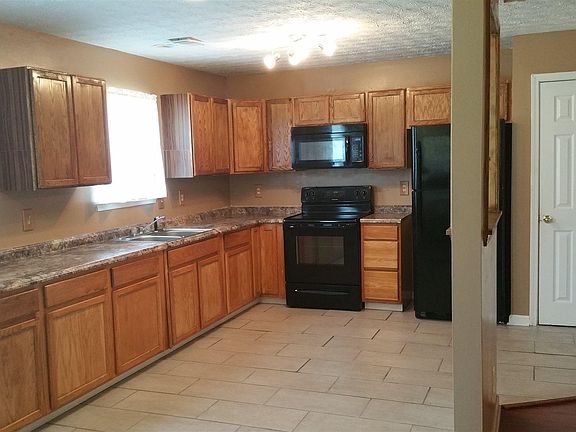 5th image of 1000 Dogwood Cir