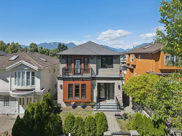 3233 Grant St, Vancouver, BC V5K 3J1