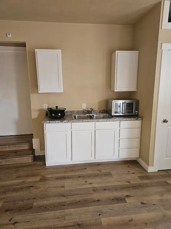 4268 Barbara Way NE — Photo 4