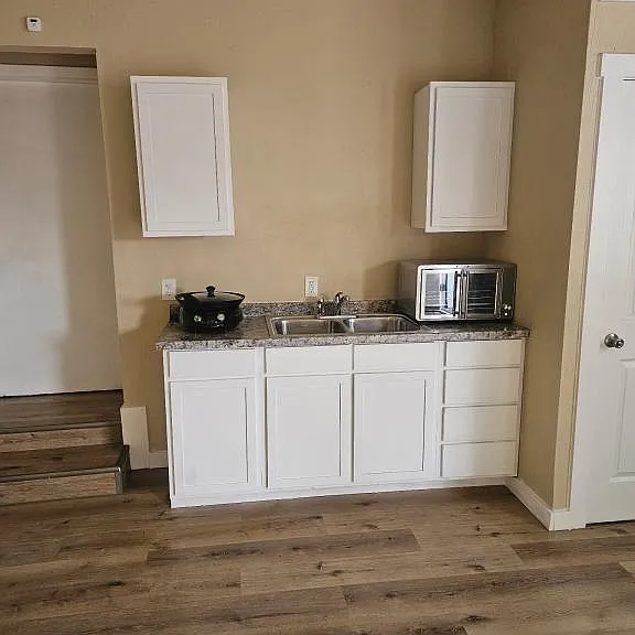 4268 Barbara Way NE — Photo 4