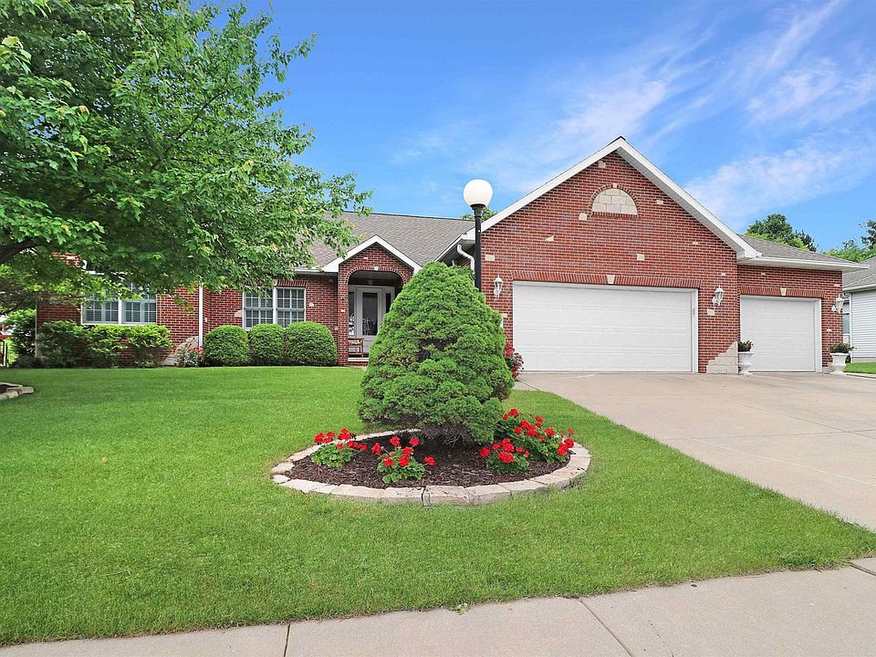 1st image of 11403 N Hickory Woods Ct