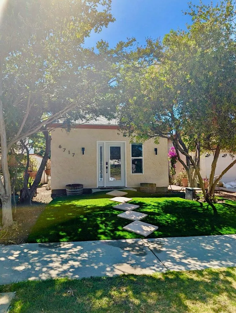1 bed, 500 sqft, $2,500 — Photo 3