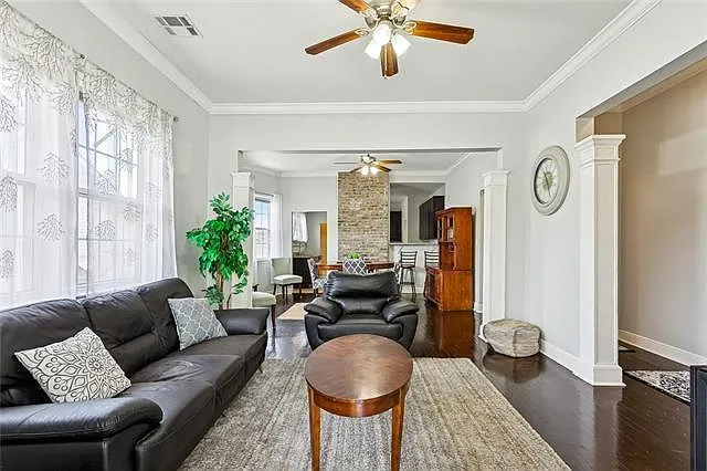 3 bed, 2.0 bath, 1800 sqft, $1,900 — Photo 2