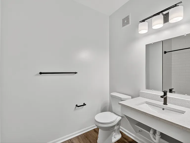 Brittany Commons Apartments — Photo 10