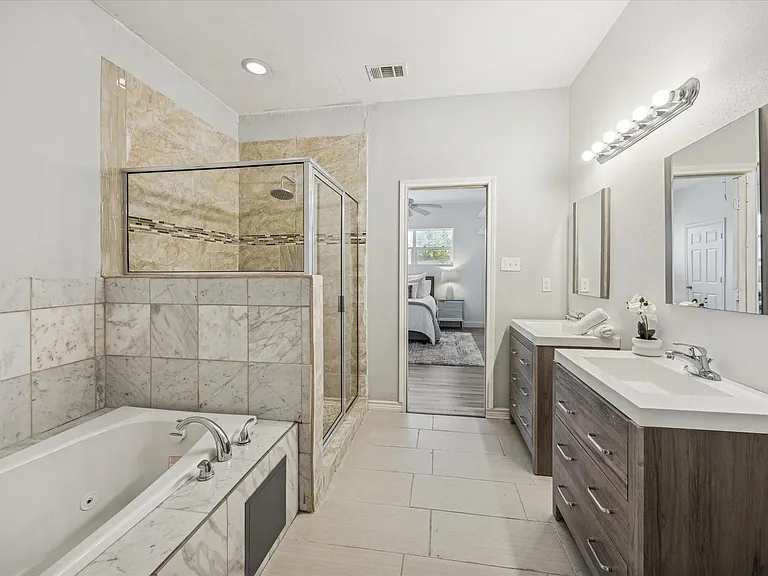 5302 Saxon Dr #1/2 — Photo 16