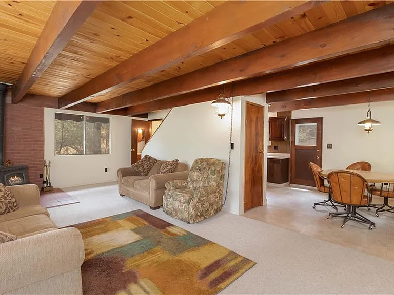 2309 Crestwood Ct — Photo 10
