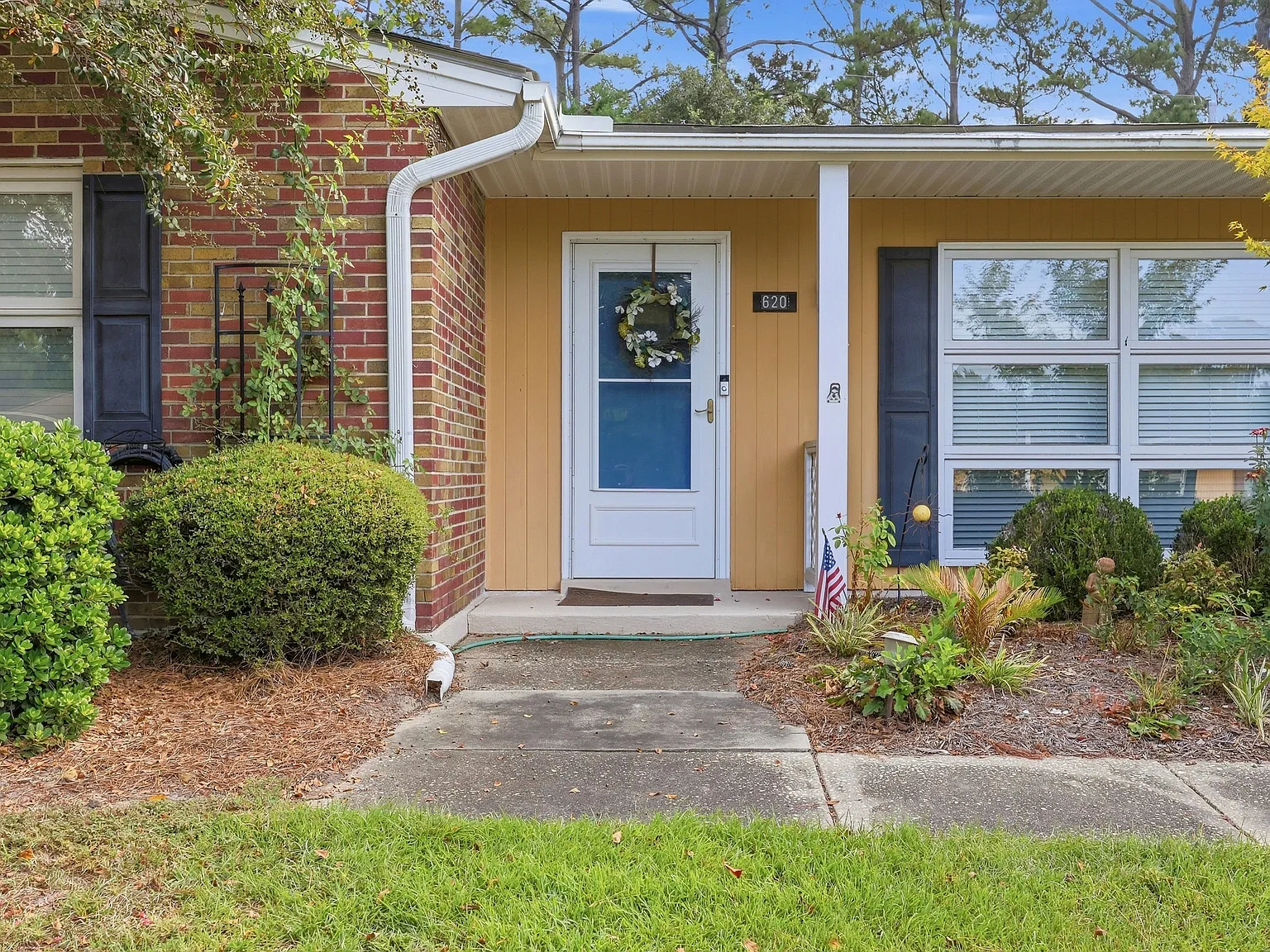 2 bed, 1.5 bath, 1400 sqft, $2,250 — Photo 3