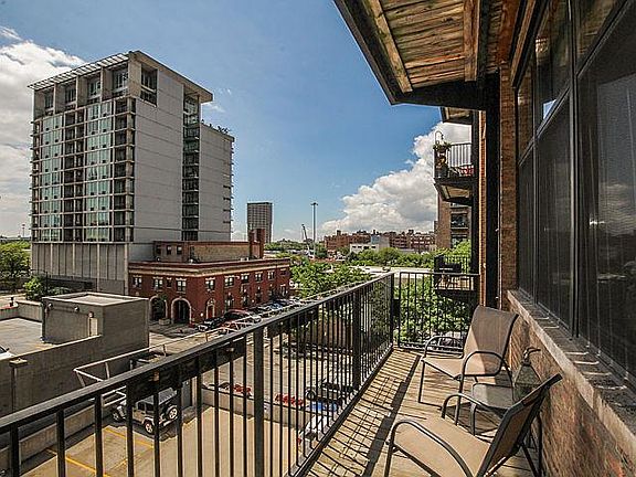 2nd image of 625 W Jackson Blvd APT 405