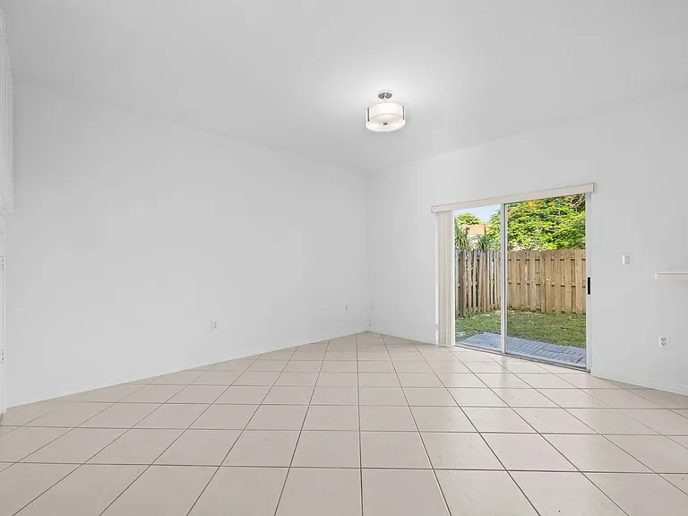 14261 SW 126th Pl — Photo 10
