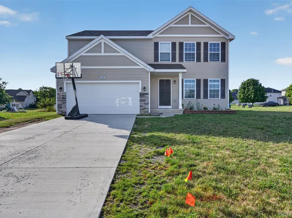 4080 Meadow Walk Blvd, Grand Blanc, MI 48439