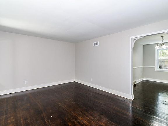 4th image of 804 W 46th St