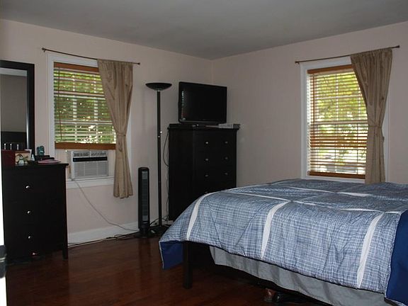 4th image of 469 Sea St APT 4