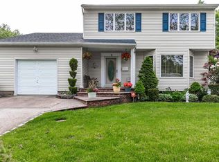 6 King Ave, Melville, NY