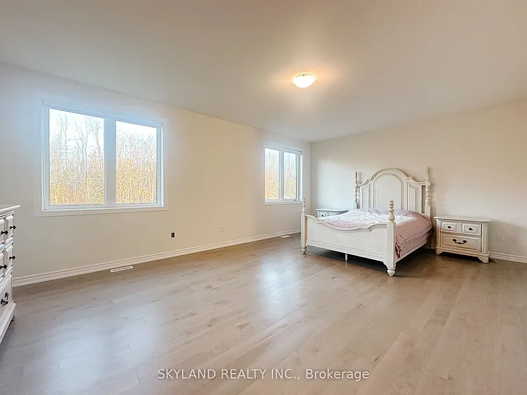 33 Del Ray Cres — Photo 8